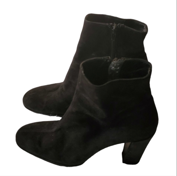 DKNY woman's black suade ankle bootie boots size 8M - Picture 1 of 17